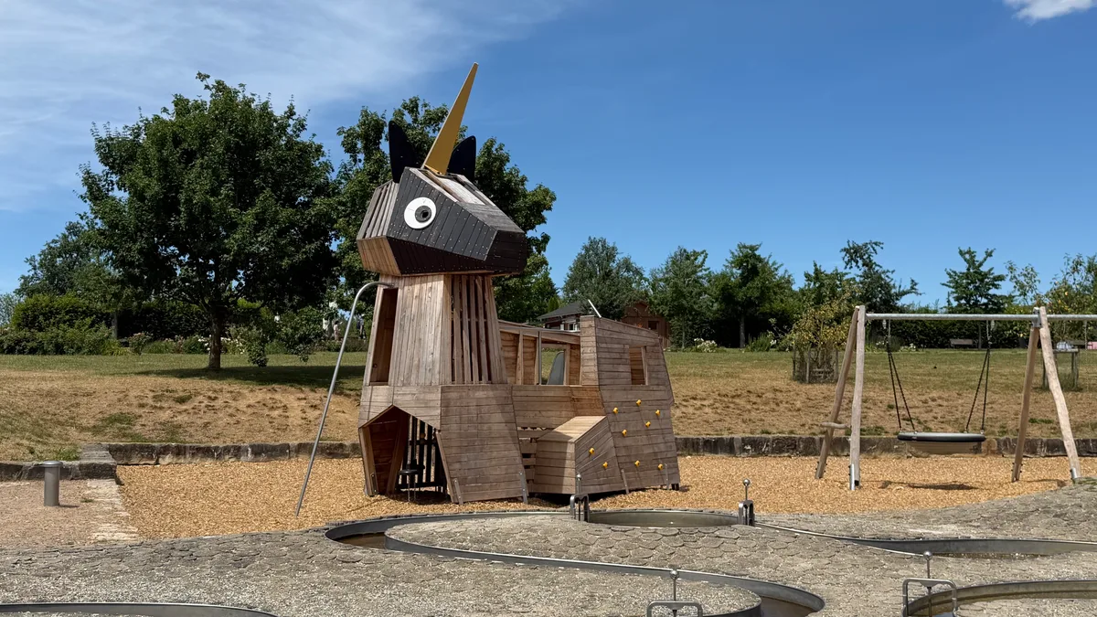 Dieses Einhorn ist Teil des Spielplatzes im «Himmelsgarten». Impressionen aus der Einhornstadt Schwäbisch Gmünd.